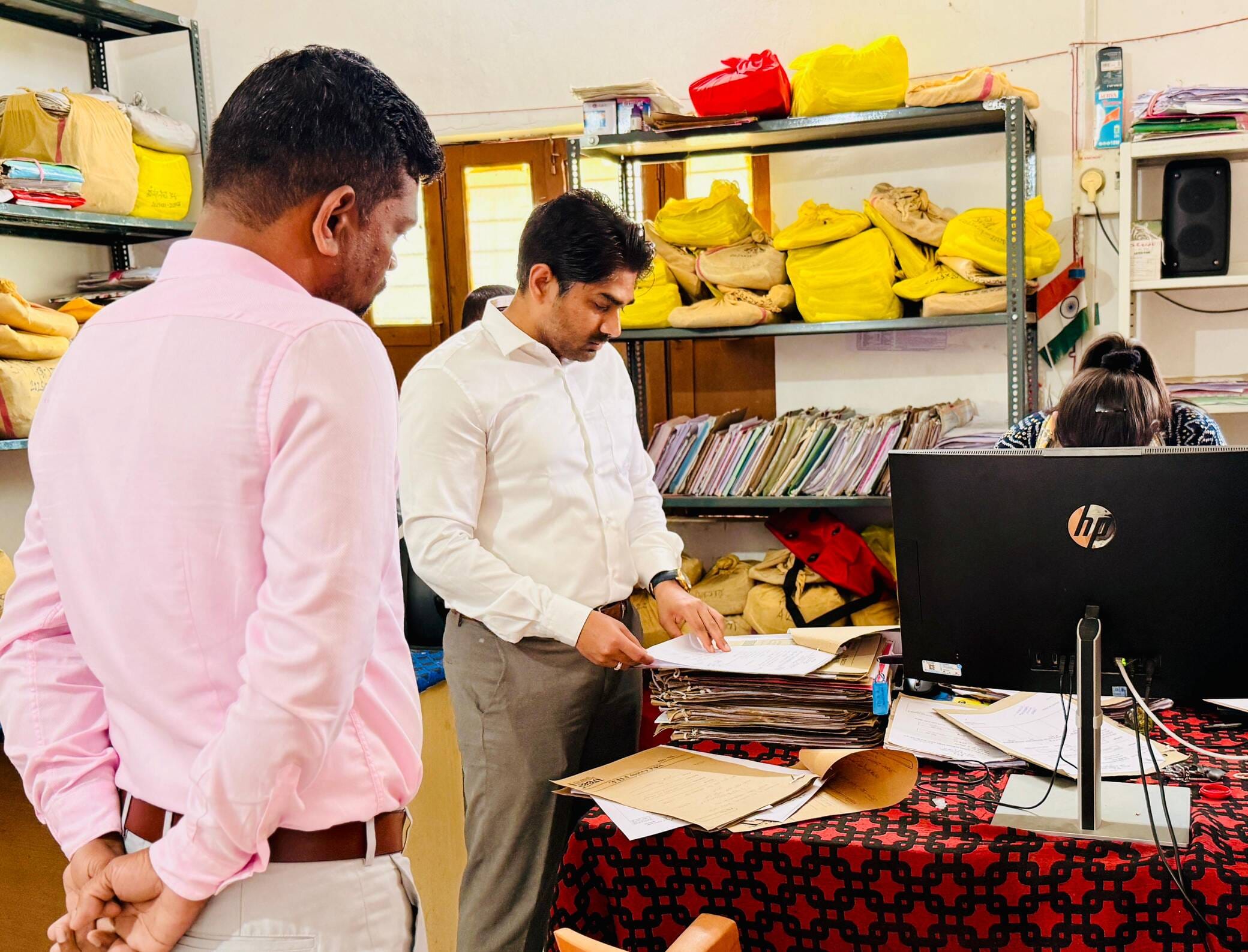 राजस्व विभाग में लापरवाही बरतने पर पटवारी निलंबित