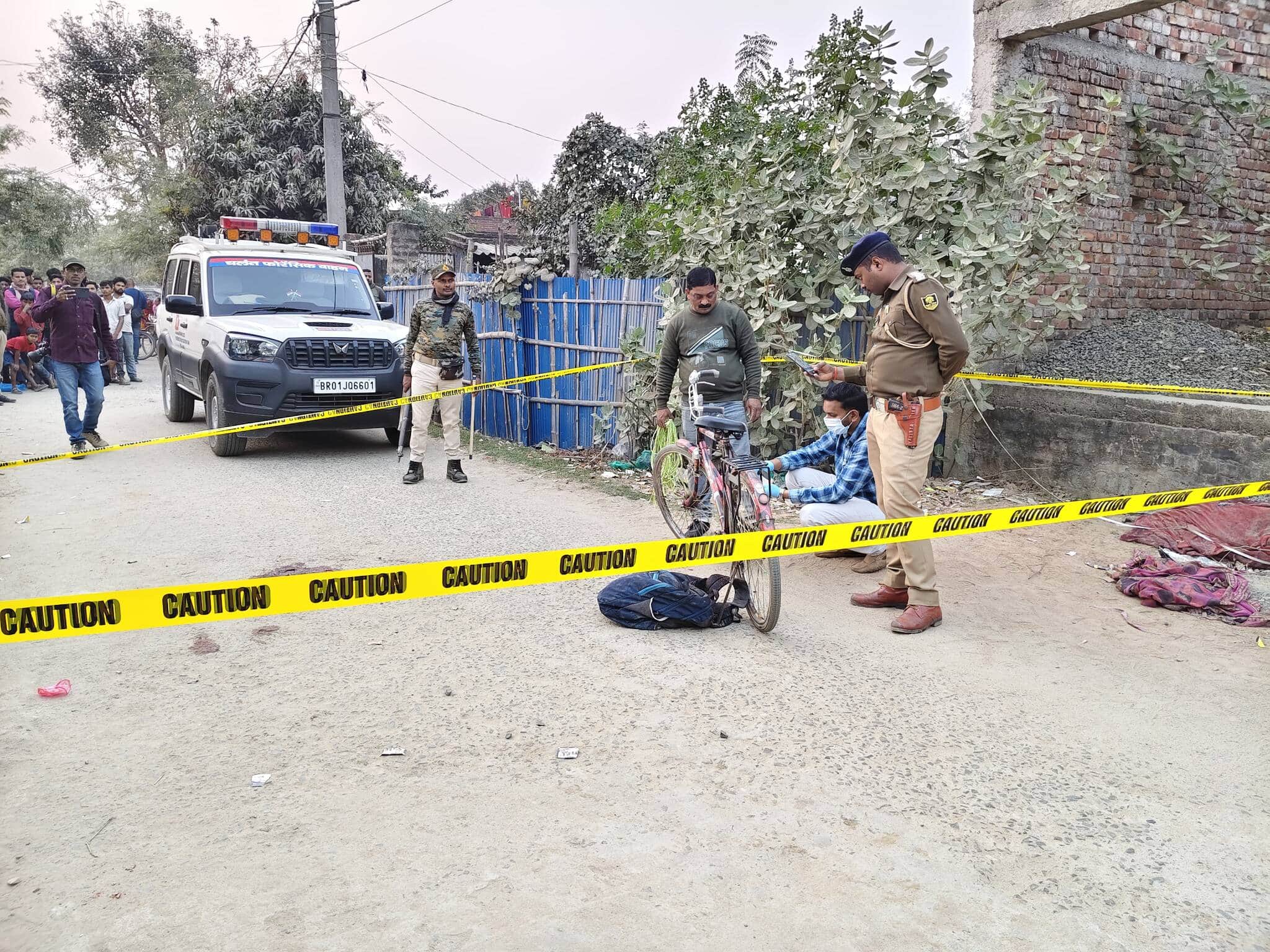 फोटो: घटनास्थल पर मौजूद पुलिस, अस्पताल में इलाजरत छात्र