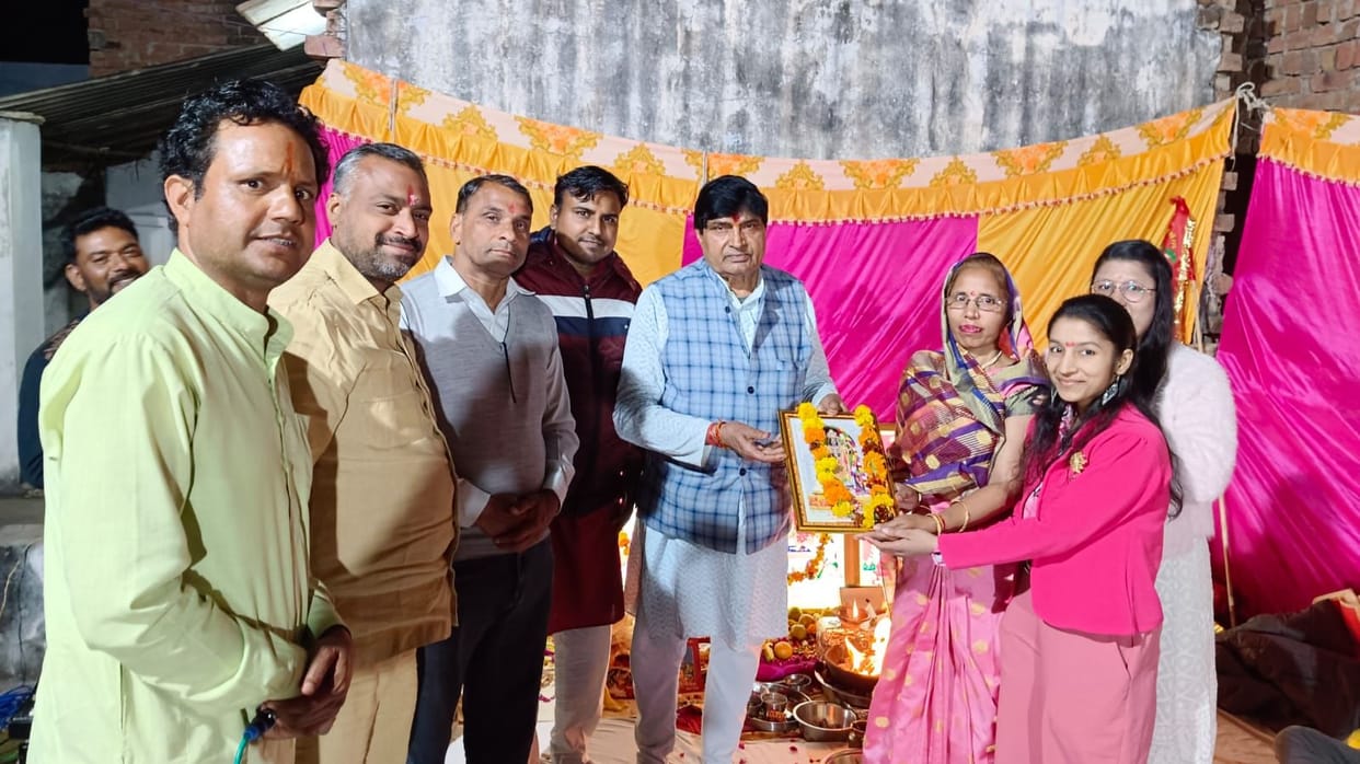 Devotees rejoice in the joy of Phagun