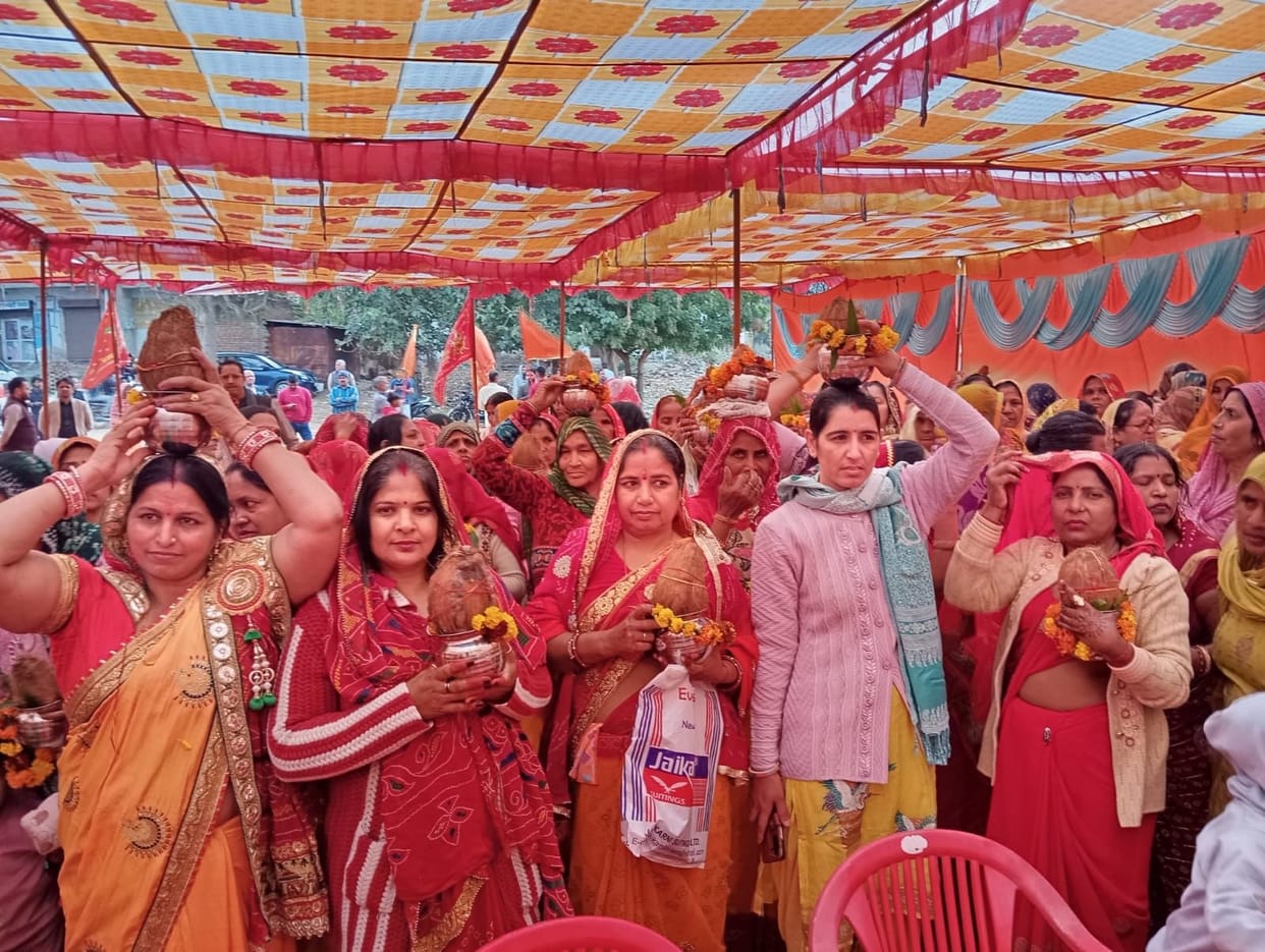 Kalash Yatra was taken out during the grand Hindu conference.
