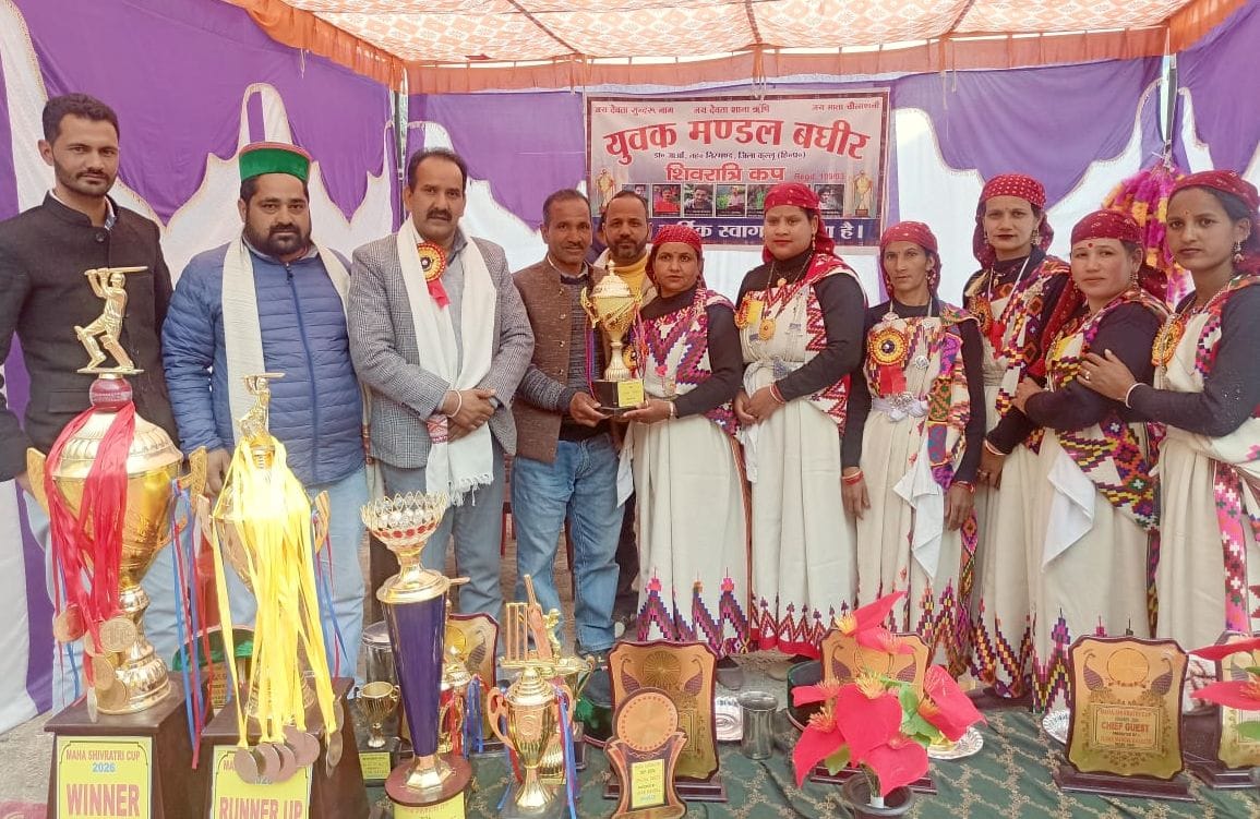 Self-help group Dhamar became the winner in folk dance