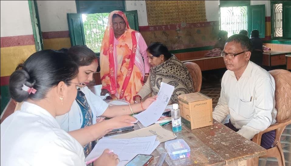 513 pregnant women and 2559 children were vaccinated.