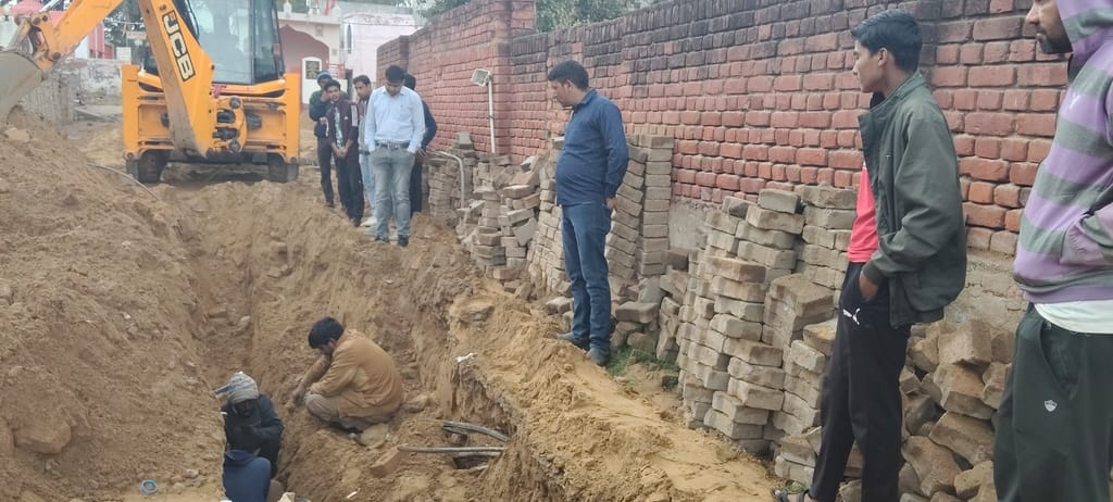 Illegal water connections cut in Loharu, anger among residents of Wards 6-7, deepening drinking water crisis in elevated homes