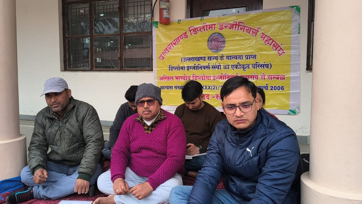 Diploma Engineers Federation held a day-long protest at the District Magistrate's office