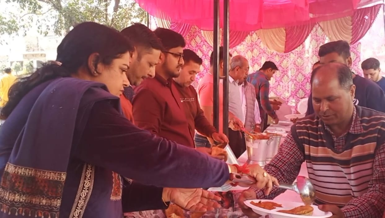 Shopkeepers organised a community feast in Sector 17