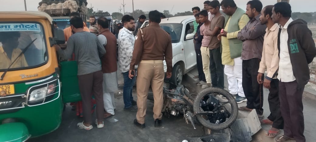 Car and bike collide, people safe, traffic jam