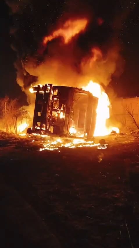 A tanker carrying crude oil overturned and caught fire, injuring the driver and operator.