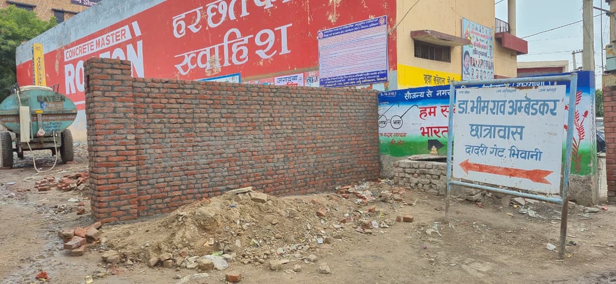 Attempted illegal construction on government land worth Rs 250 crore on Circular Road, police stopped the work