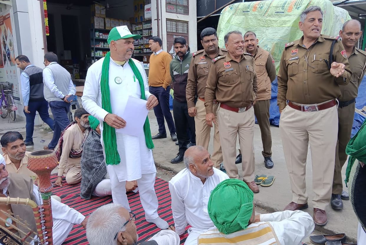 Bank manager hands over policy papers after being warned to meet CM