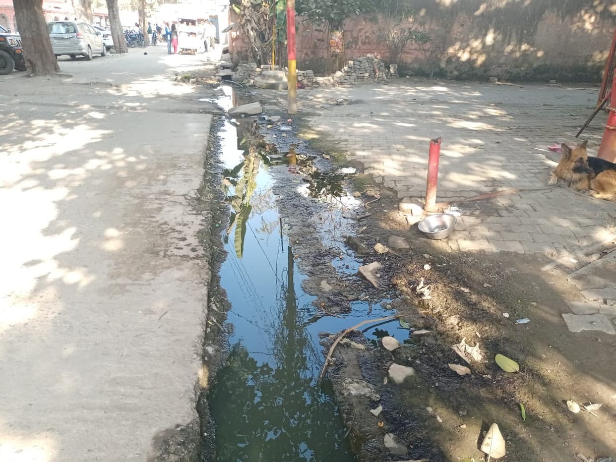 There are no lids on drains and no provision of pure water in the hospital.
