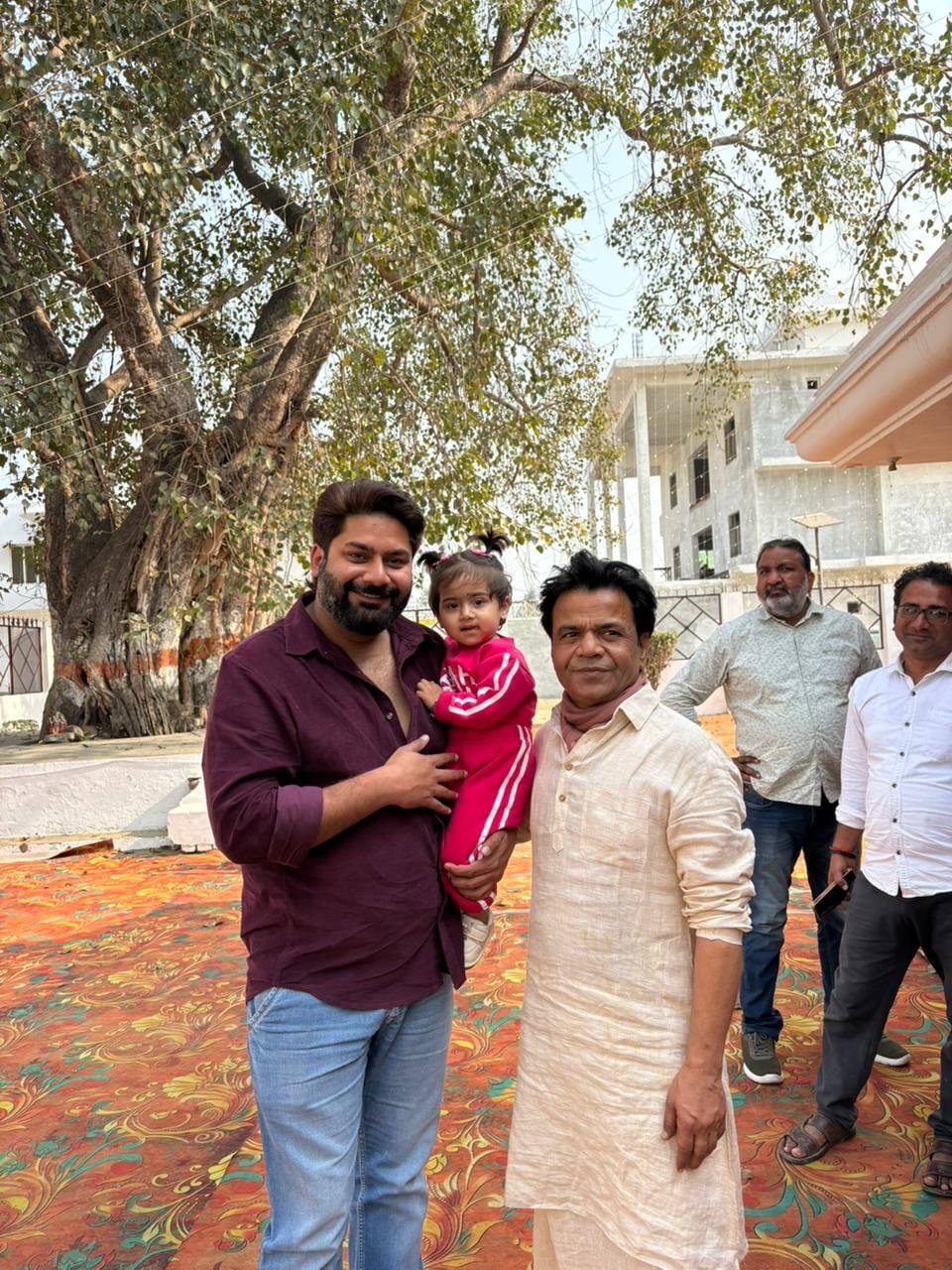 Actor Rajpal reached his village, said- I will answer the questions later.