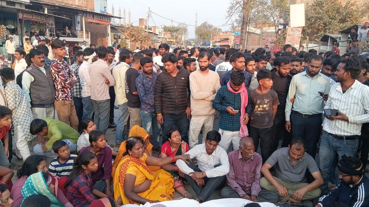 The body of the student was placed on the road and a jam was created