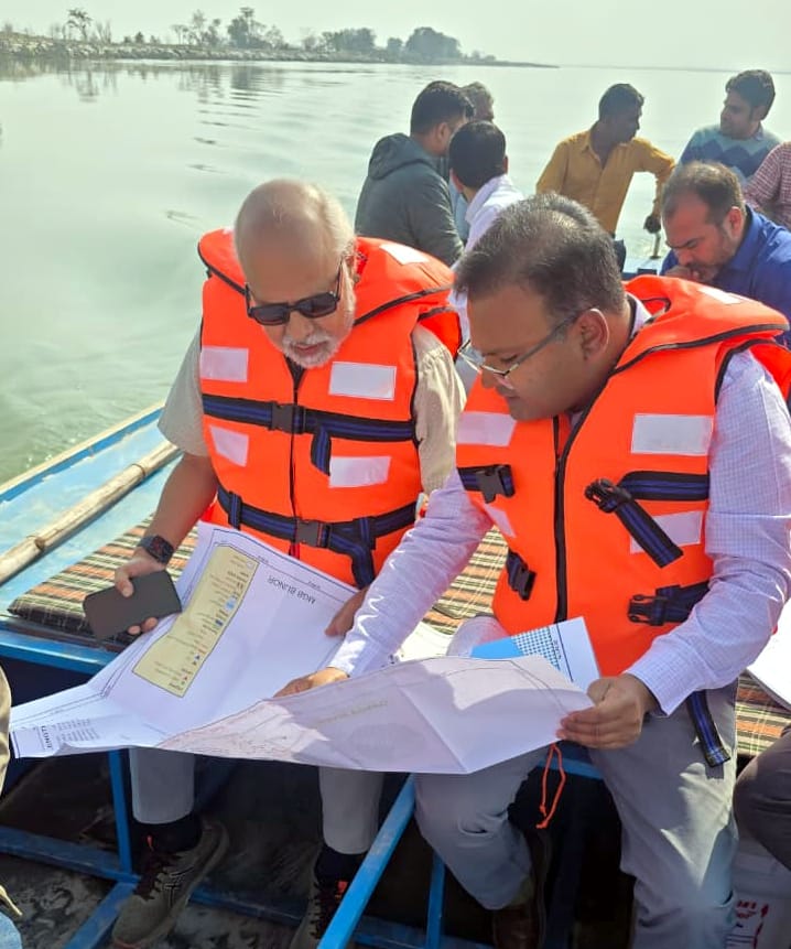 Silt will be removed to reduce flood pressure on the embankment of Bijnor Barrage.