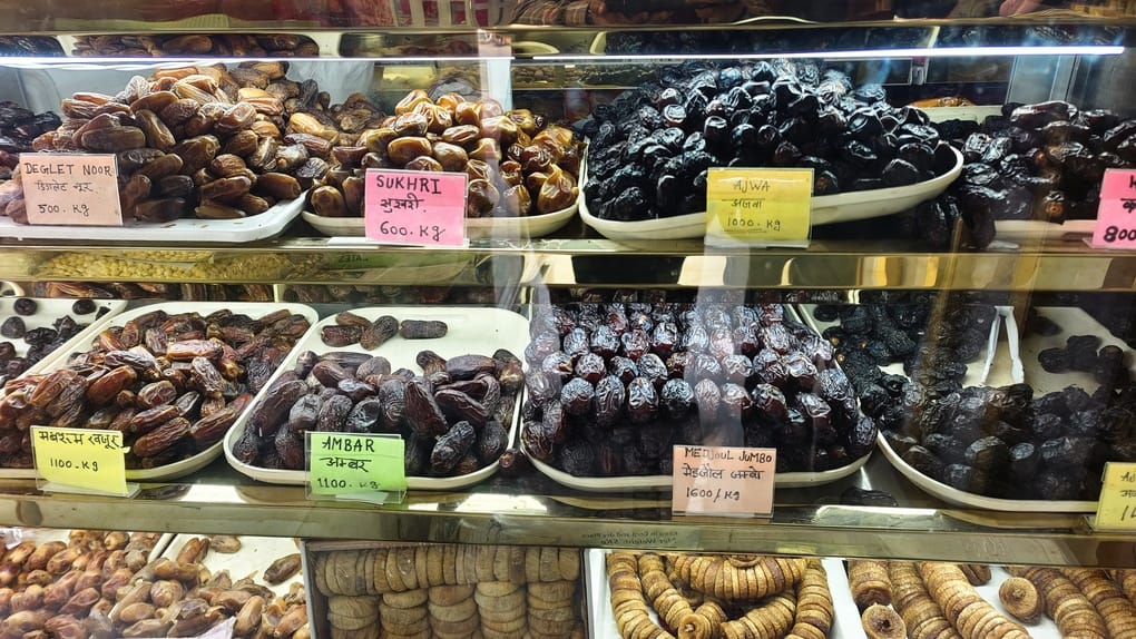 More than 18 varieties of dates imported from abroad