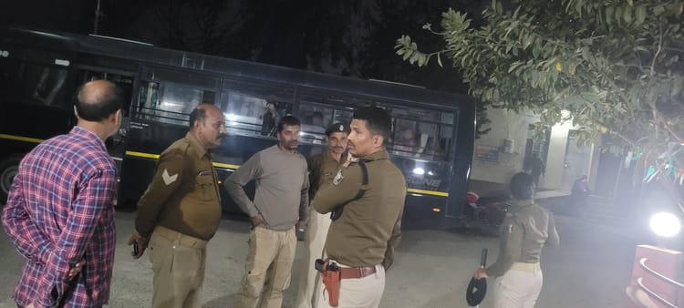Bihar News: पूर्णिया के रेड लाइट एरिया में पुलिस और एनजीओ का बड़ा प्रहार, नौ लोग गिरफ्तार