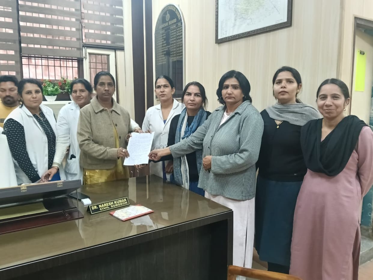 Health workers submitted a memorandum to the Deputy CMO in protest against the online transfer policy.