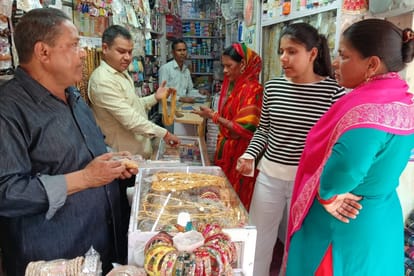 Weddings bring back the charm of the cosmetic market, traders happy with the increase in crowd