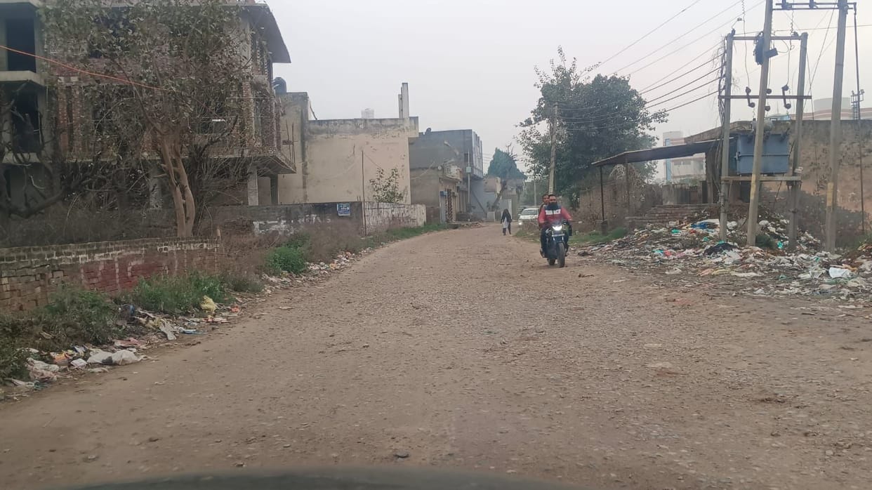 A 100-meter stretch of road became a roadblock.