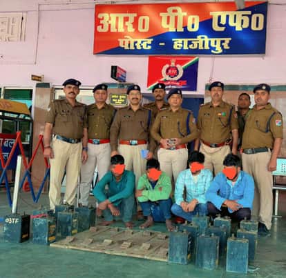 Railway employees were stealing railway goods in Vaishali Bihar