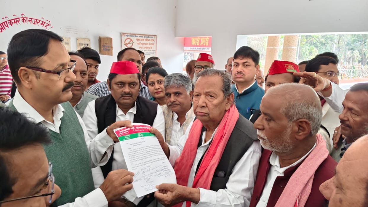 SP workers protested against irregularities in SIR.