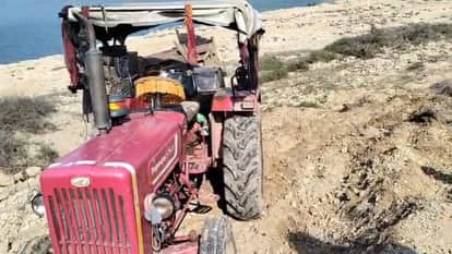 In Morena, Superintendent of Police suspended entire police station for releasing illegal sand from station.