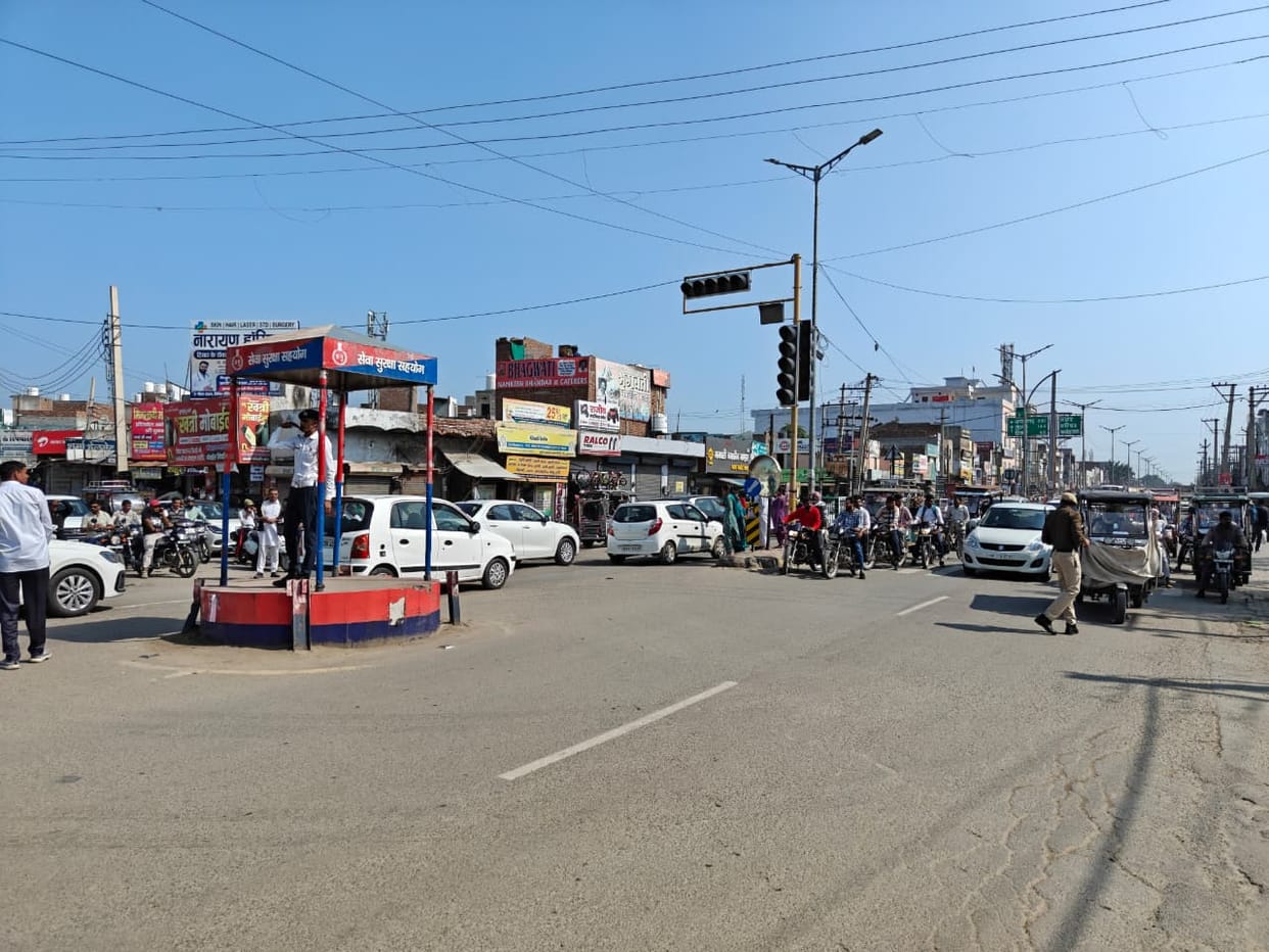 The traffic system was disrupted after the power failure, which resulted in the traffic lights being shut down for three hours