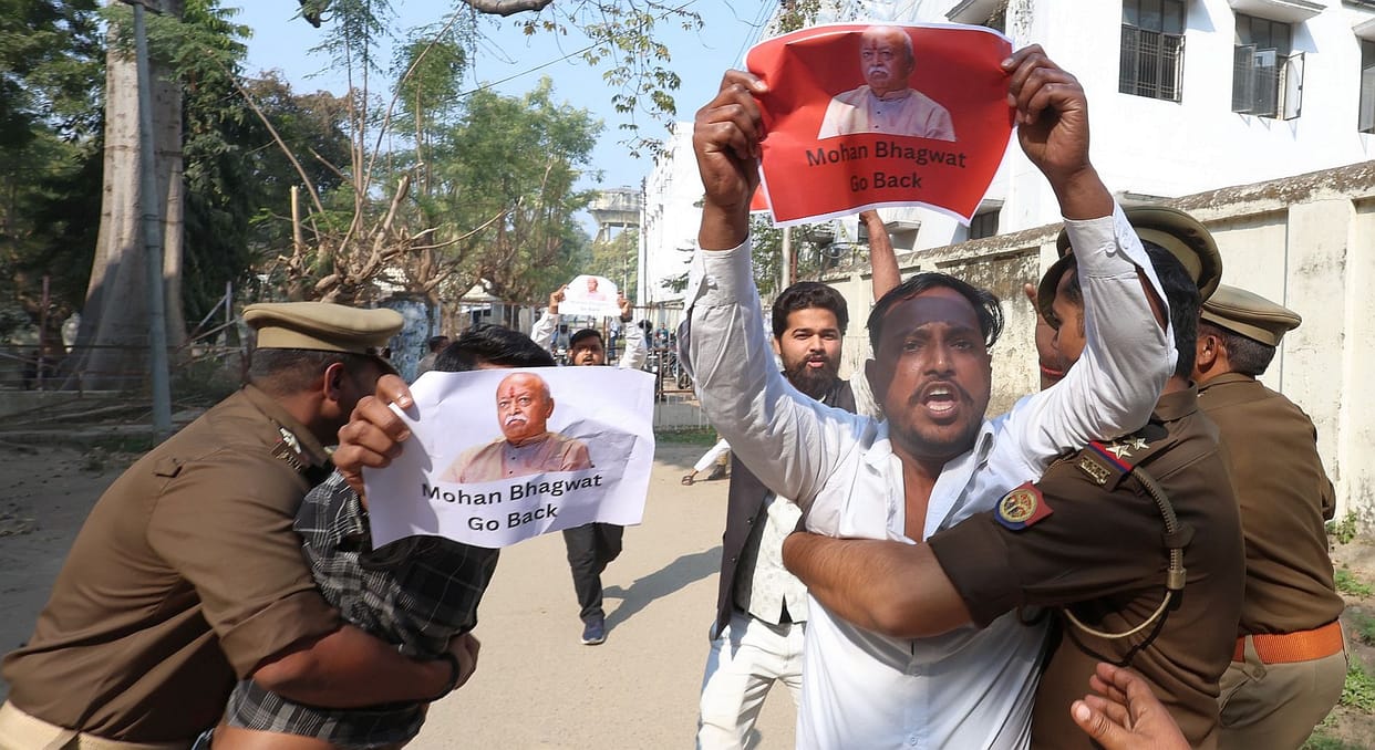 Students protesting against Mohan Bhagwat in Lviv detained