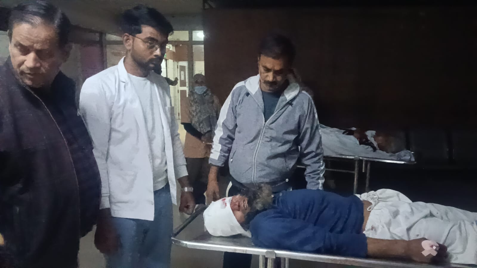 A madman ran on Roorkee Road, wreaked havoc for 30 minutes, leaving four people bleeding.