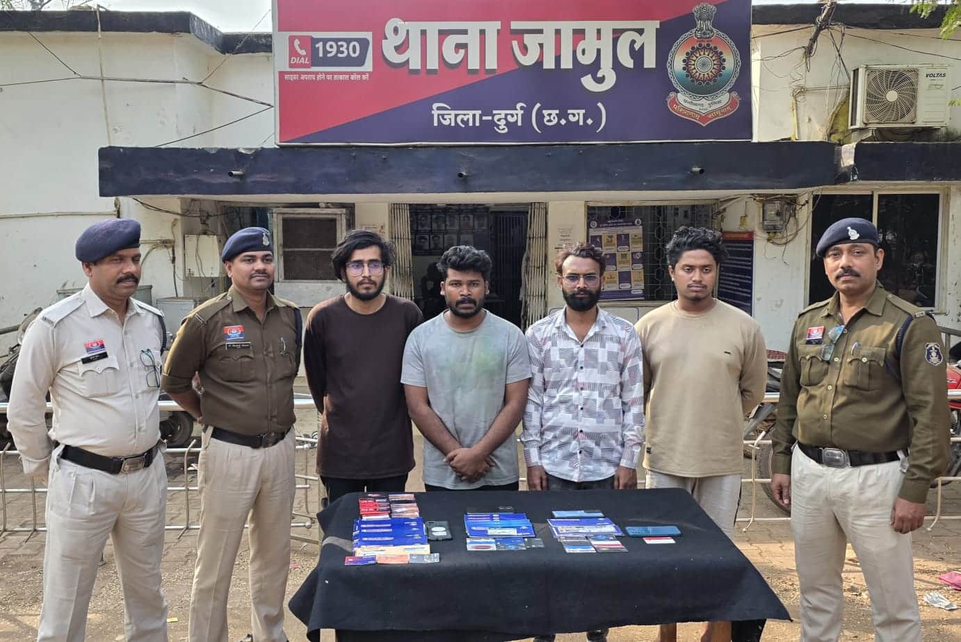 म्यूल एकाउंट से अवैध ट्रांजेक्शन के मामले में 4 युवकों को पुलिस ने किया गिरफ्तार
