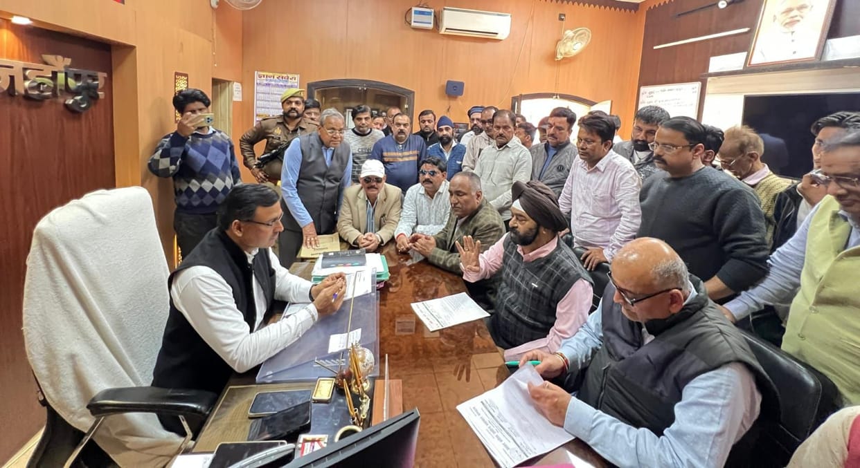 Traders upset over dilapidated roads, submitted memorandum to Municipal Commissioner