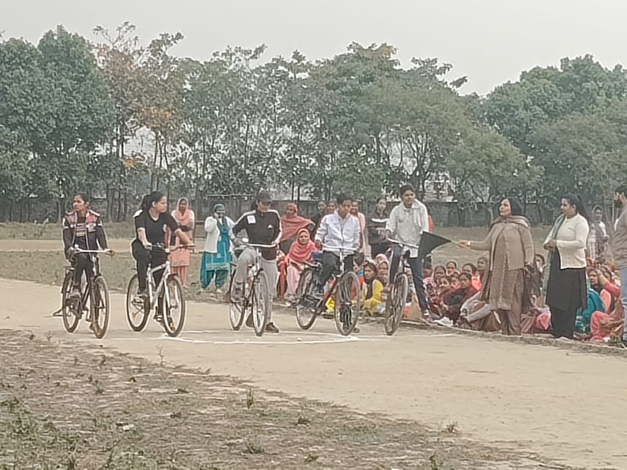 Jameela of Jhamba won the 100 meter race, Tamanna rode the fastest bicycle.