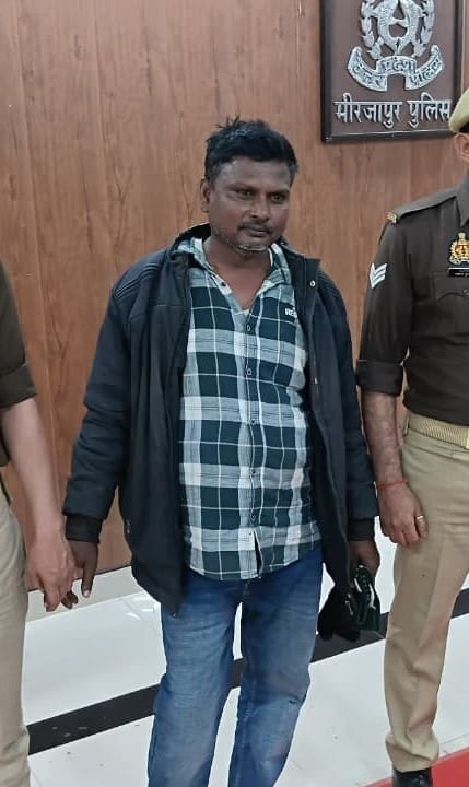 A ganja smuggler with a reward of 50 thousand rupees was caught.
