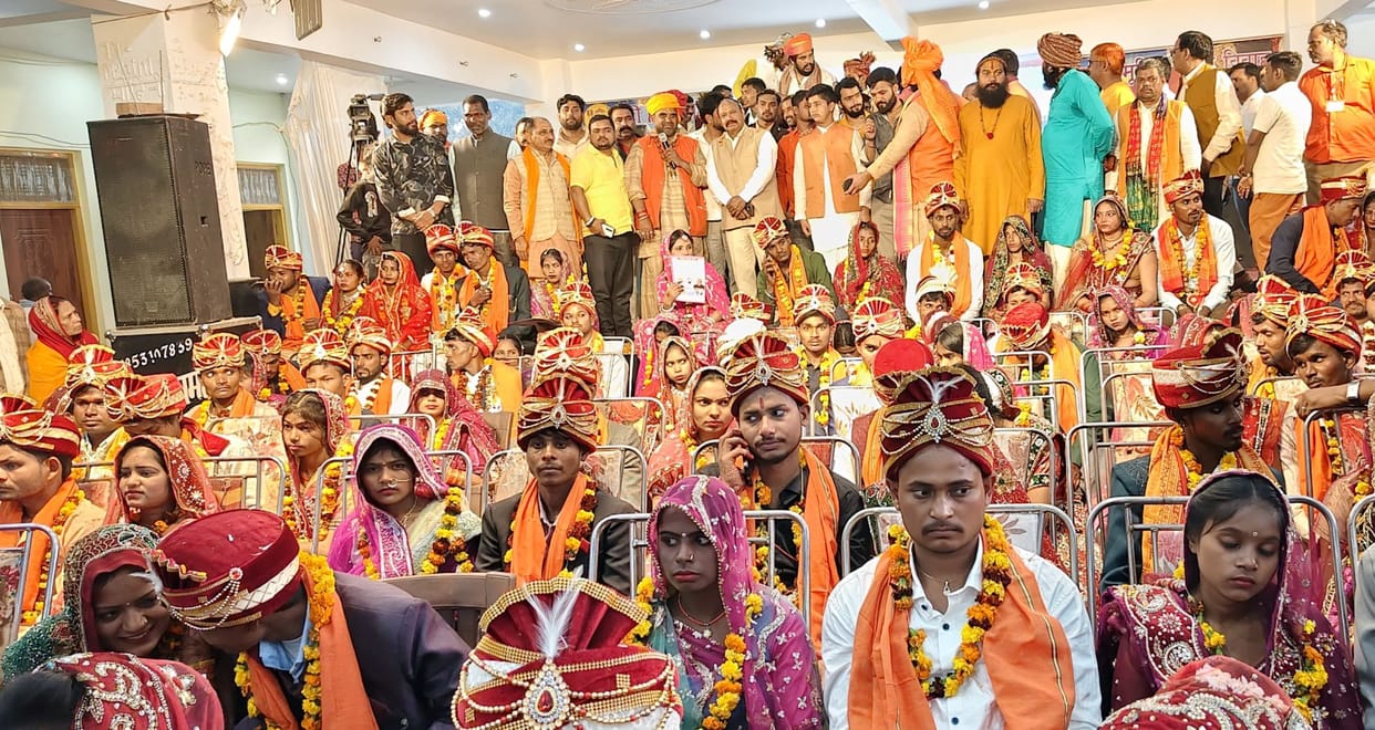 101 couples took the seven vows at Dulhadepur Kuti