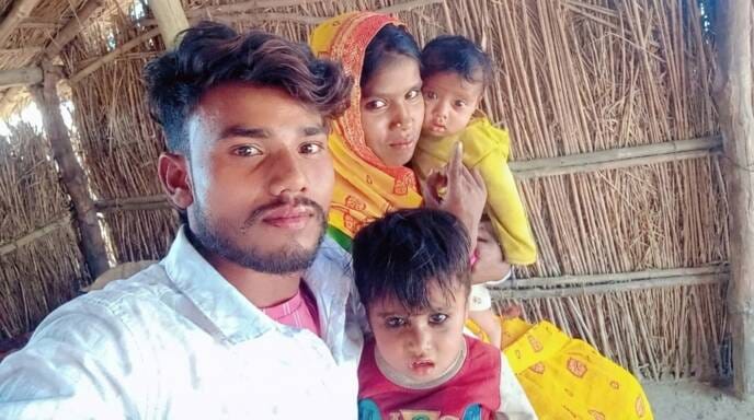 मृतिका अपने बच्चे व पति के साथ (फाइल फोटो।