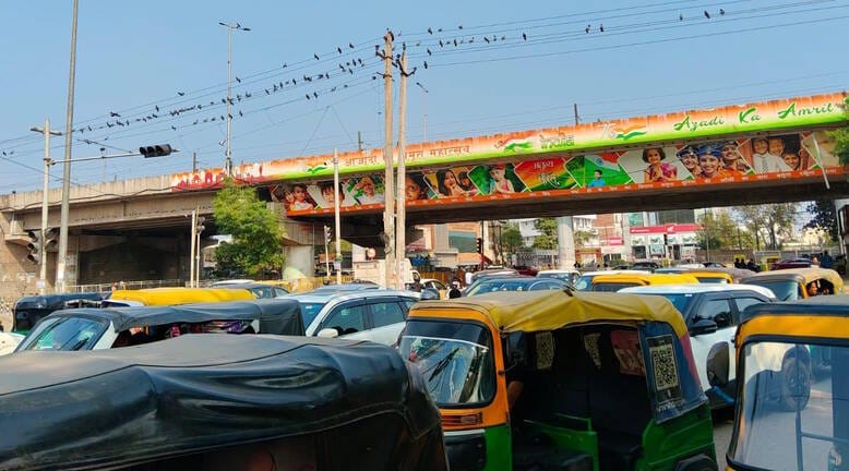 Traffic lights at Ajronda Chowk were out of order, causing drivers to struggle with traffic jams throughout the day.