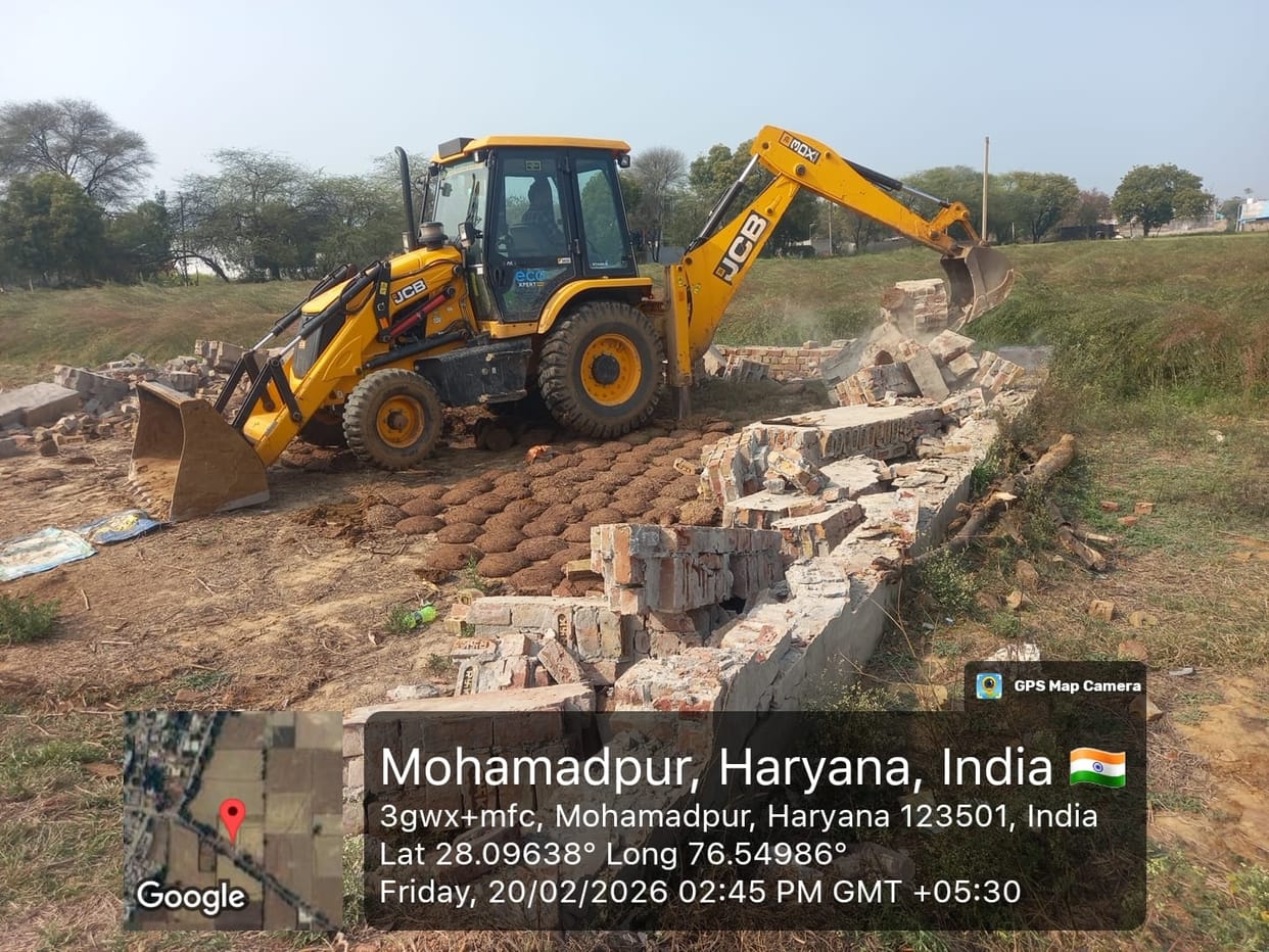 Bulldozers run on construction in illegal colonies