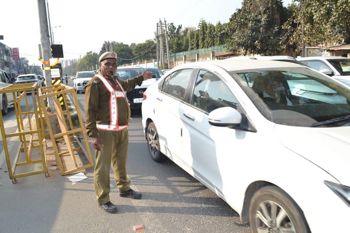 Smart system worth Rs 150 crore is ineffective traffic is moving at the behest of hands