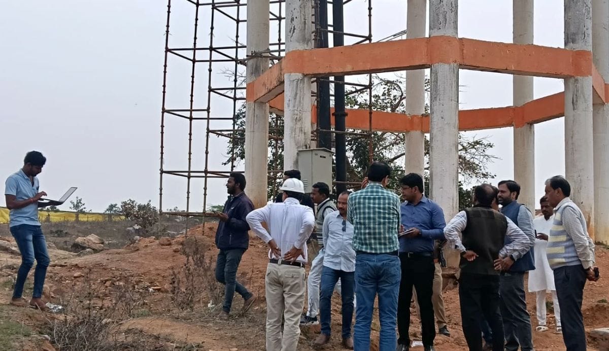 The investigation team reached Nagaradang and maintained distance from the villagers.