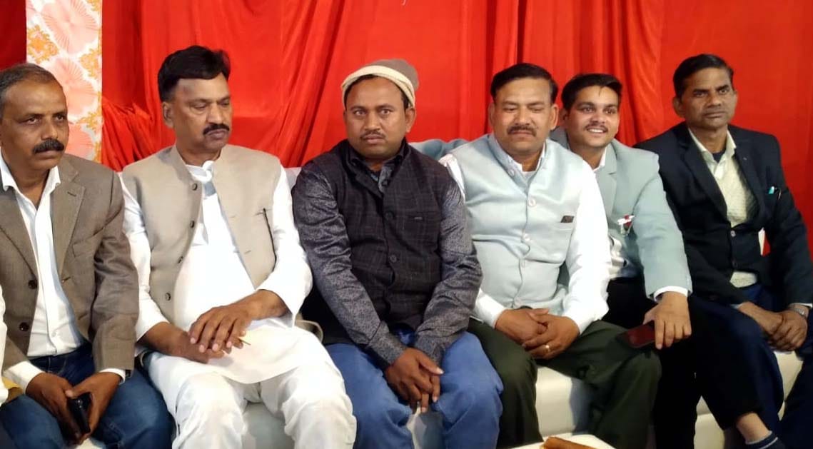 BJP will suffer the consequences of lathi charge: Rakesh Rathore
