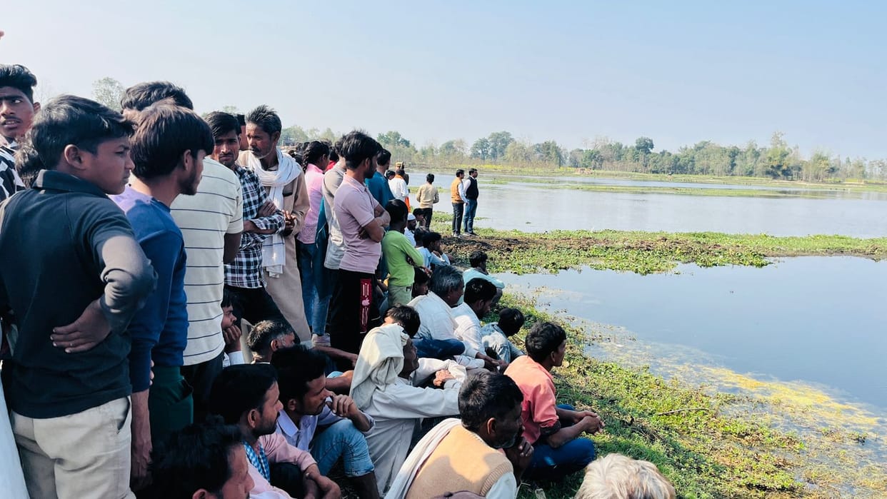 Three friends drowned in a pond while collecting water chestnuts; two are untraceable, and one is found safe.