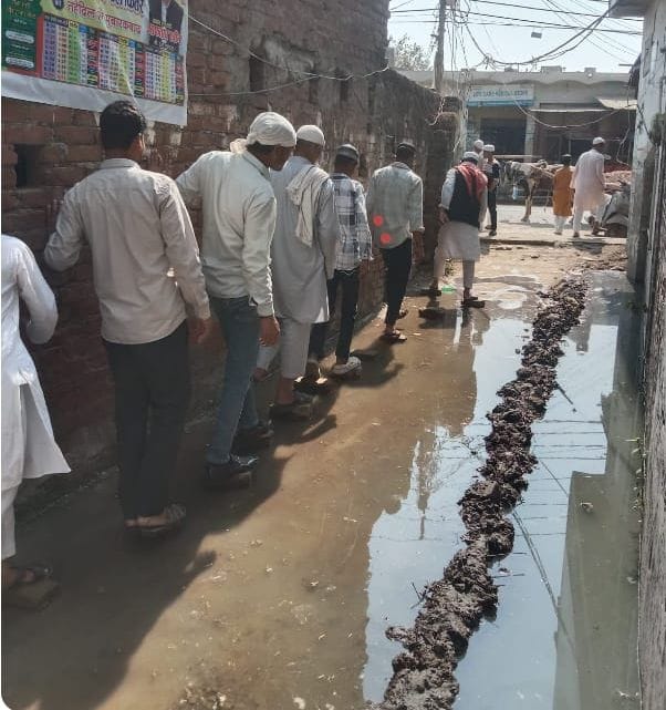 Dirty water flowing due to lack of cleaning of drain