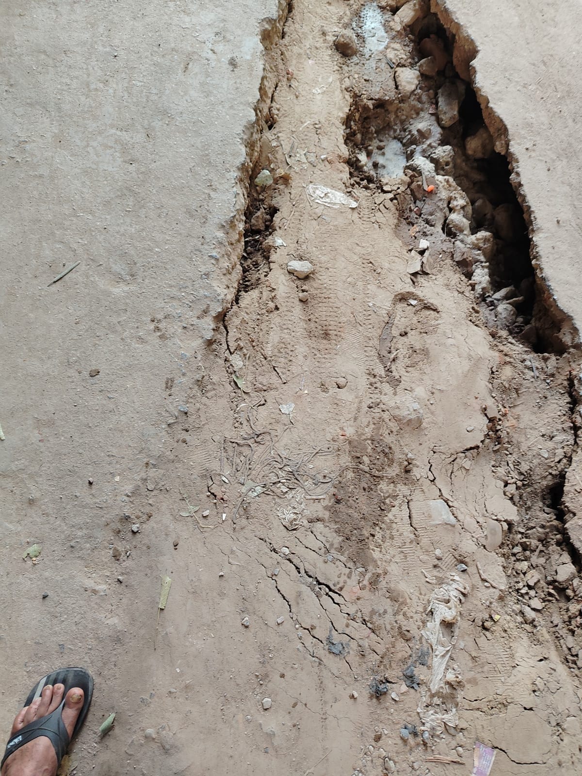firozabad news pipe line damage