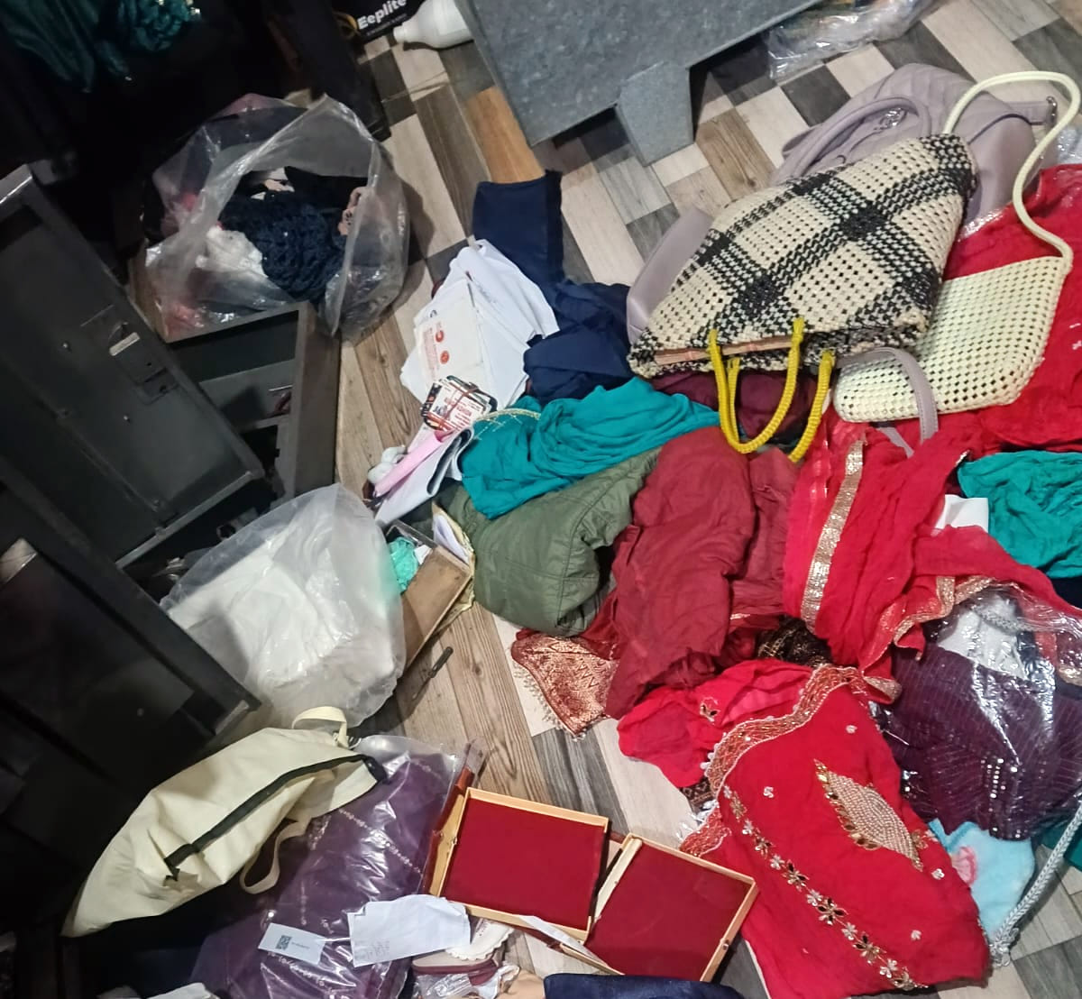 Family went to inaugurate shop, jewellery and cash stolen from closed house