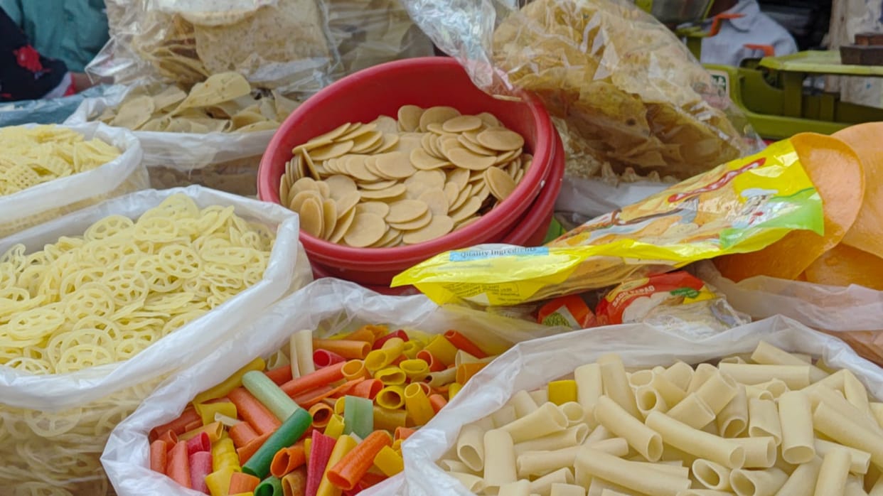 On Holi, guests will be welcomed with colorful Kachri-Papad.