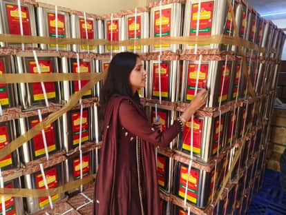 UP: After cylinder queues, now there's a crisis over edible oil, with refined and mustard oil becoming more ex