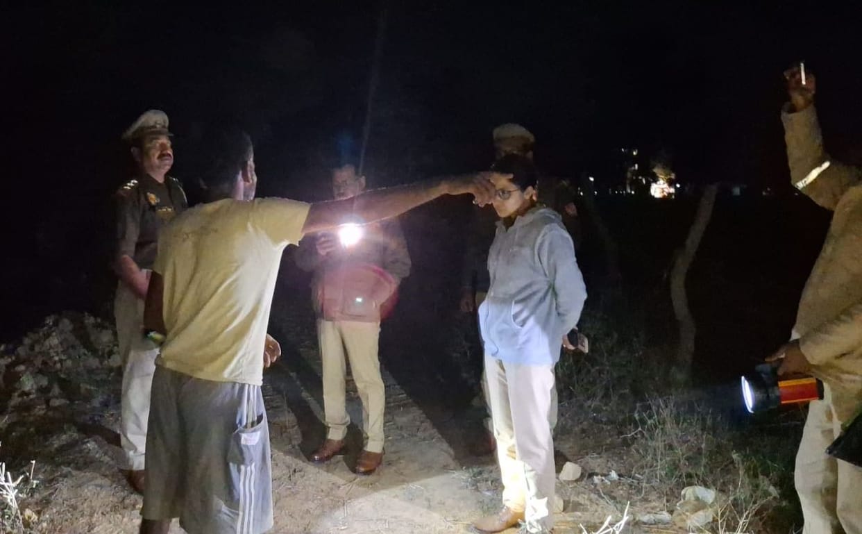 Teenage girl found burning near Mohammadpur Khala police station, dies