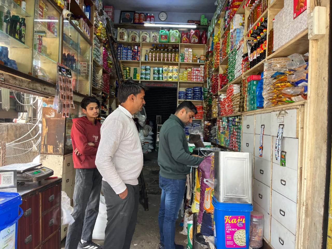 मिलावट खोरों पर प्रशासन की सख्त कार्रवाई