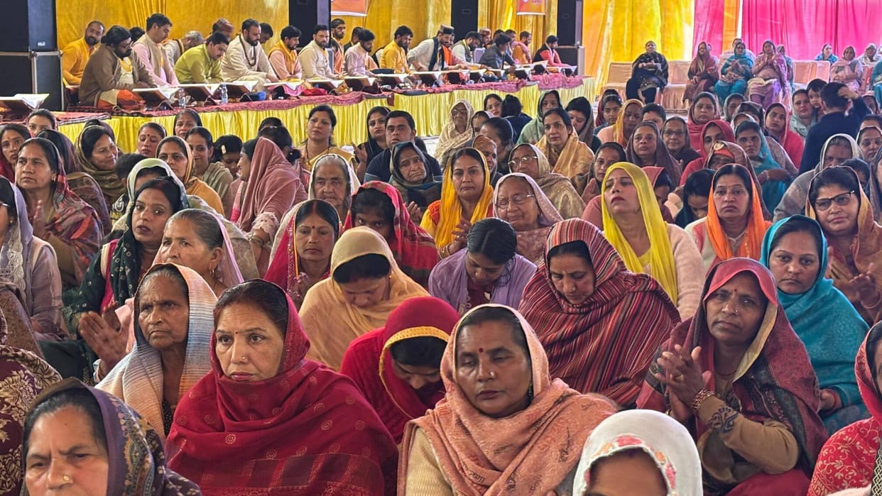 The fruit of devotion is obtained through kirtan: Deepak
