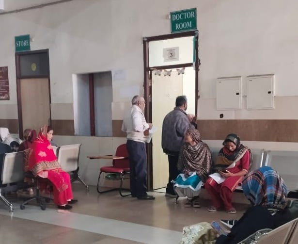 Shortage of doctors in medical college is increasing the pain of patients