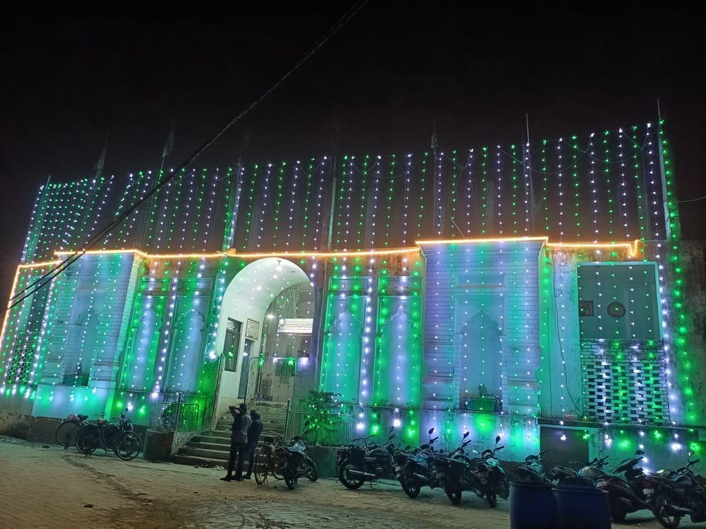 Ramadan: Taraweeh prayers offered in decorated mosques